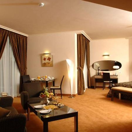 Regency Palace Hotel Джуния Екстериор снимка