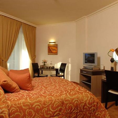Regency Palace Hotel Джуния Екстериор снимка