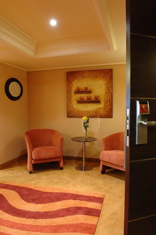 Regency Palace Hotel Джуния Екстериор снимка