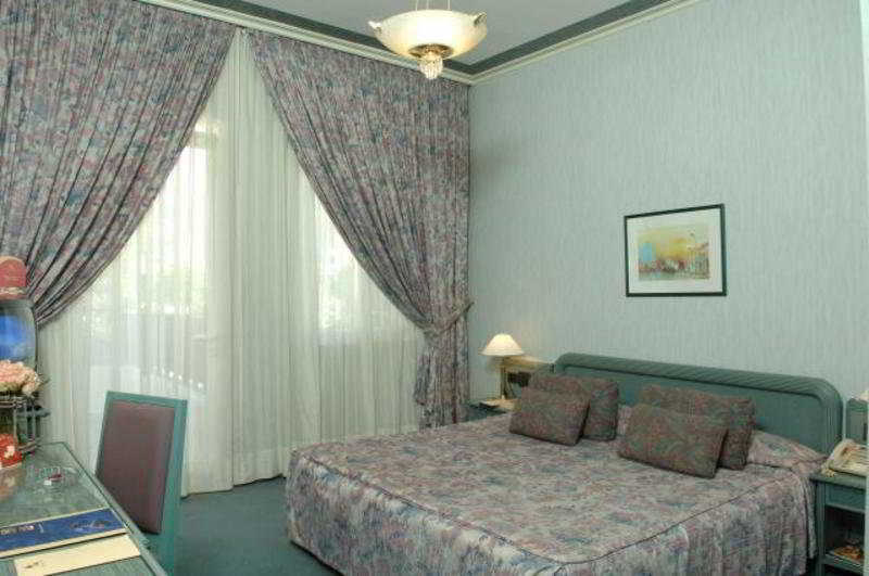 Regency Palace Hotel Джуния Екстериор снимка